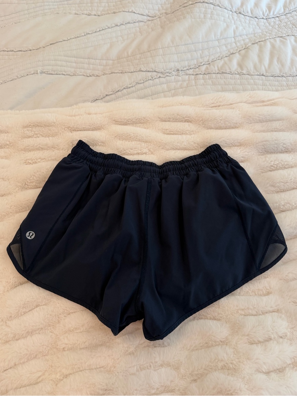 Lululemon Hotty Hot Low-Rise Lined Short 2.5” - Picture 2 of 3